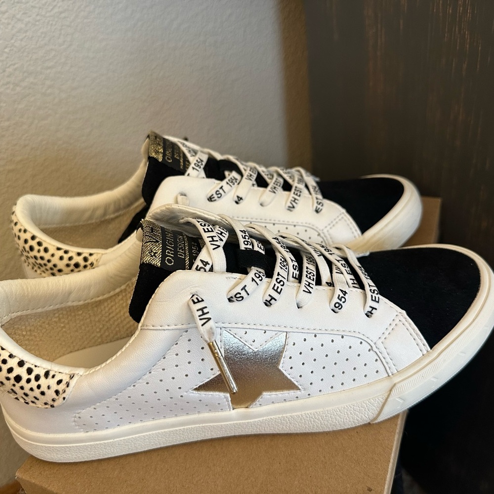 Vintage Havana Sneakers in Shoes - Picture 3 of 8